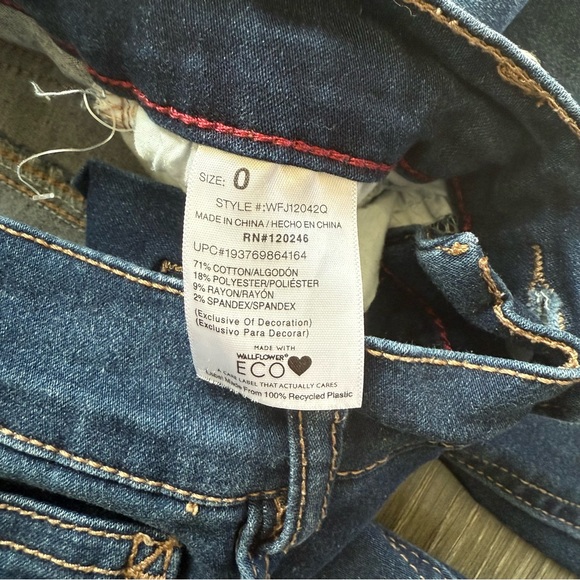 Wallflower Irresistible High Rise Nermuda Denim Short‎ - Picture 3 of 4